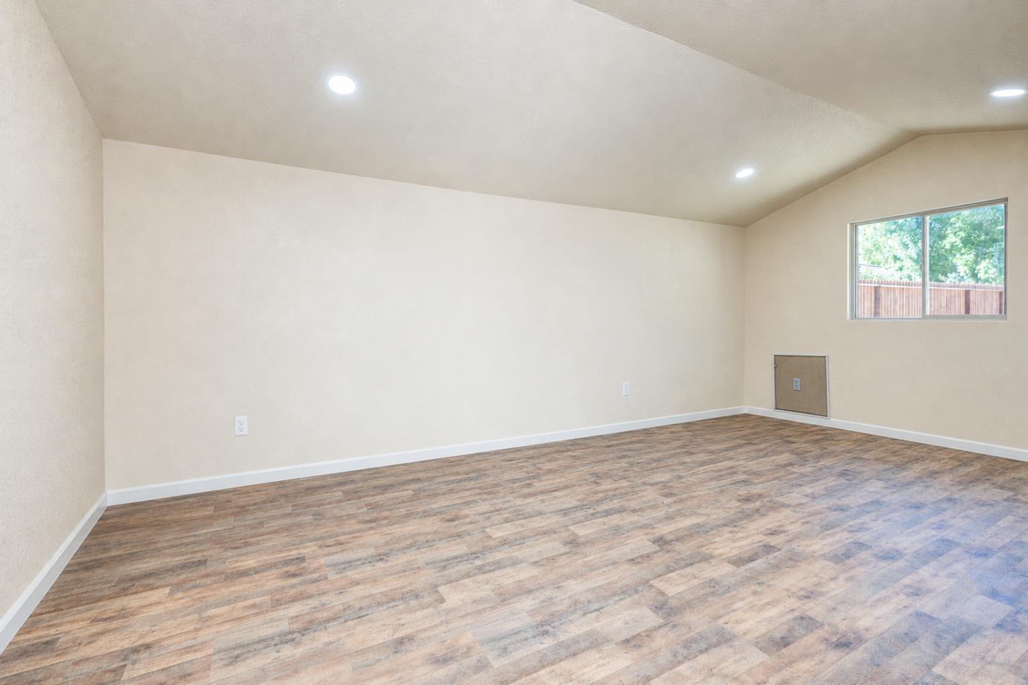 828 W 23rd St, Merced, CA 95340