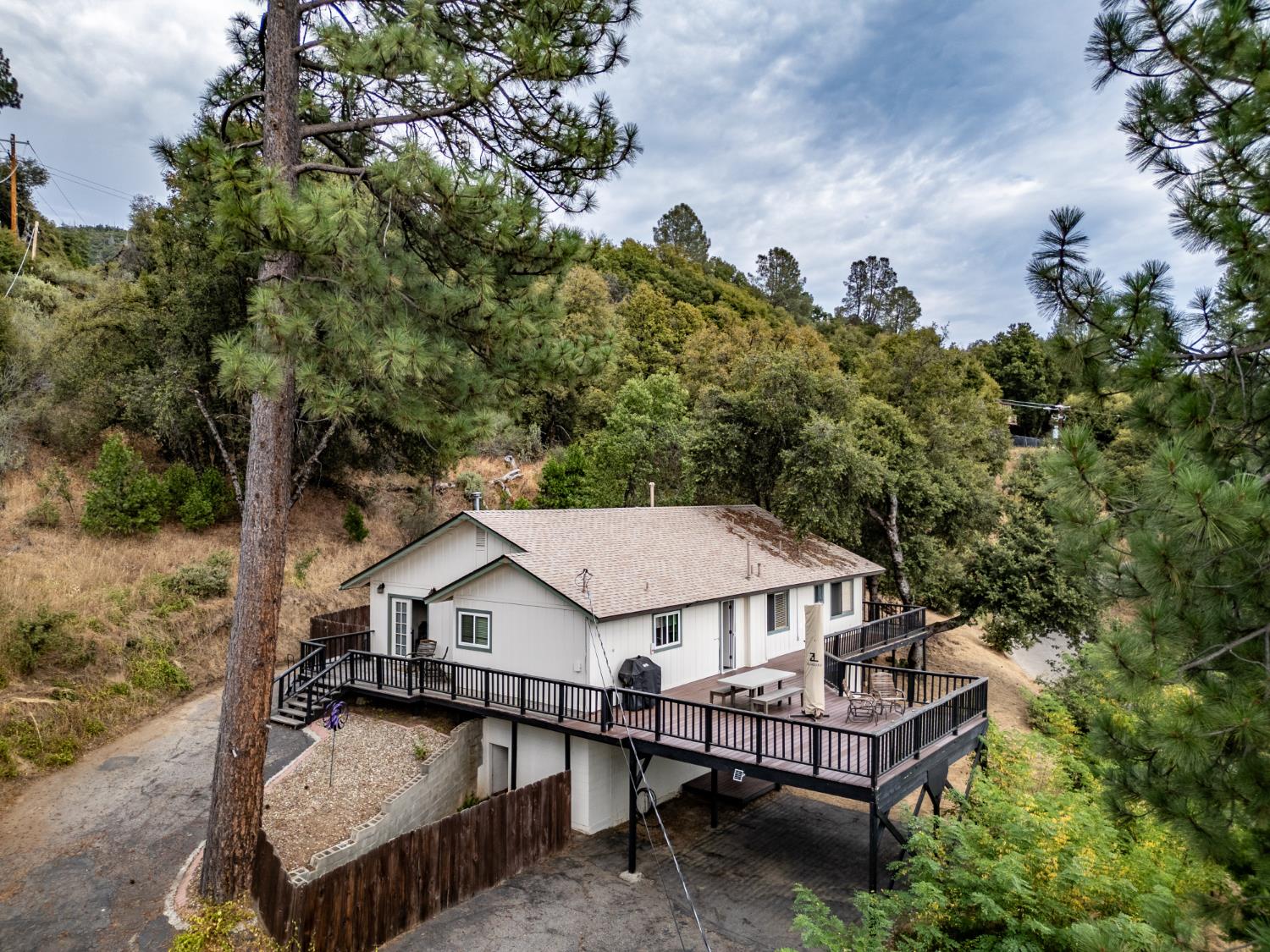 51591 Ponderosa Way, Oakhurst, CA 93644