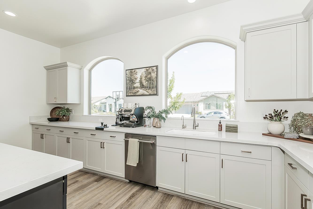 1940 Solig Ave, Kingsburg, CA 93631
