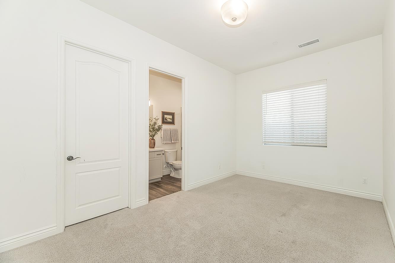 1940 Solig Ave, Kingsburg, CA 93631