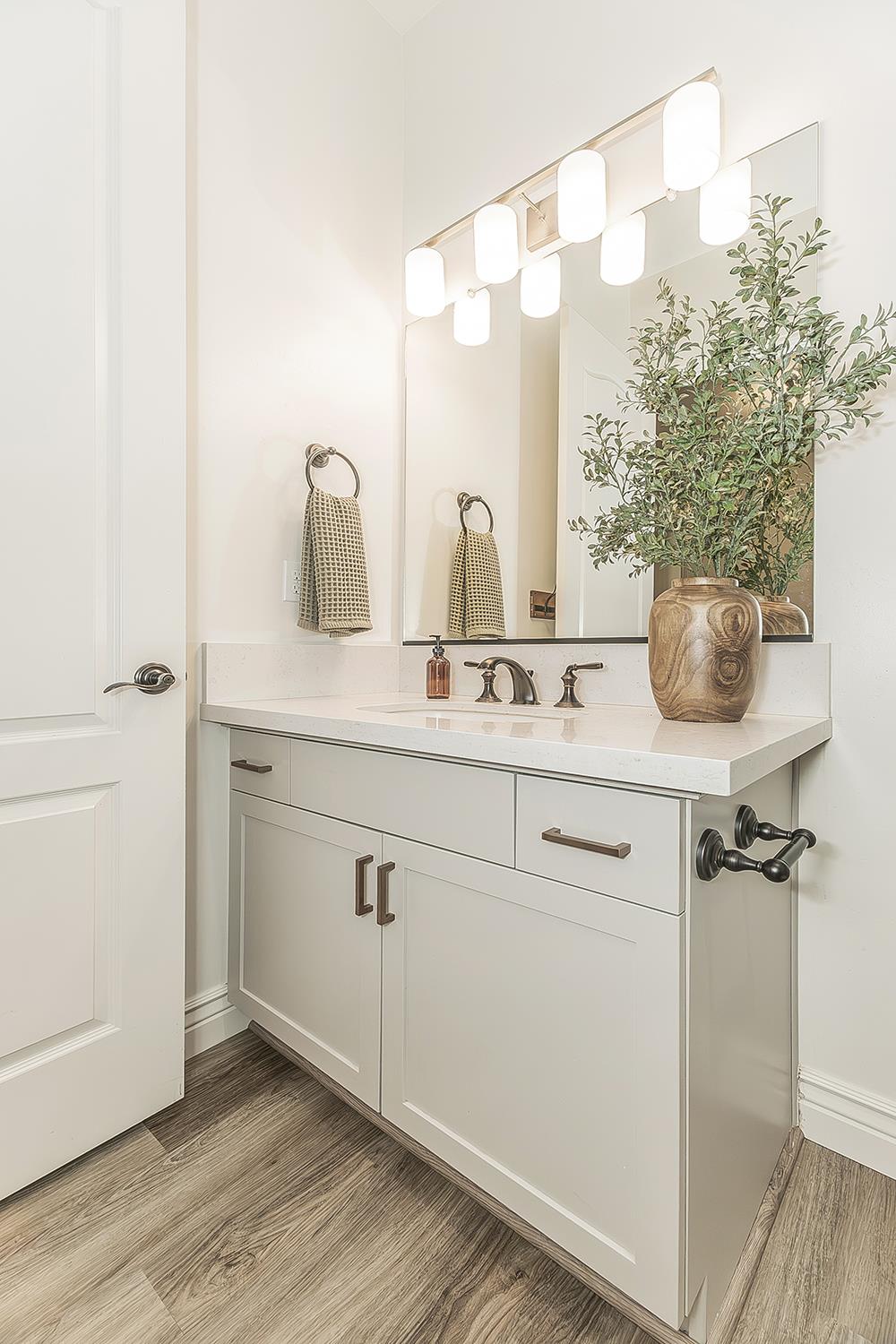 1940 Solig Ave, Kingsburg, CA 93631