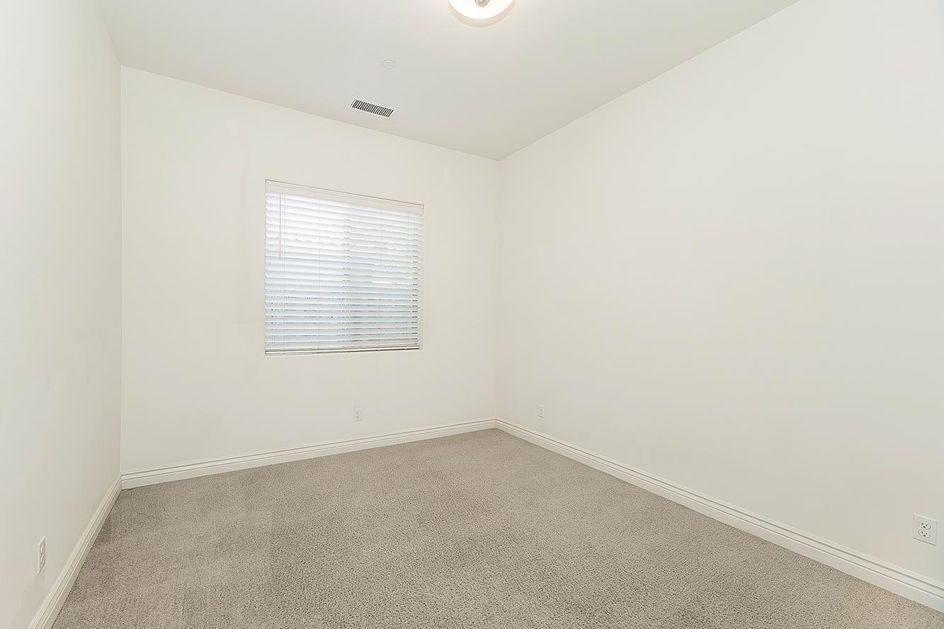 1940 Solig Ave, Kingsburg, CA 93631