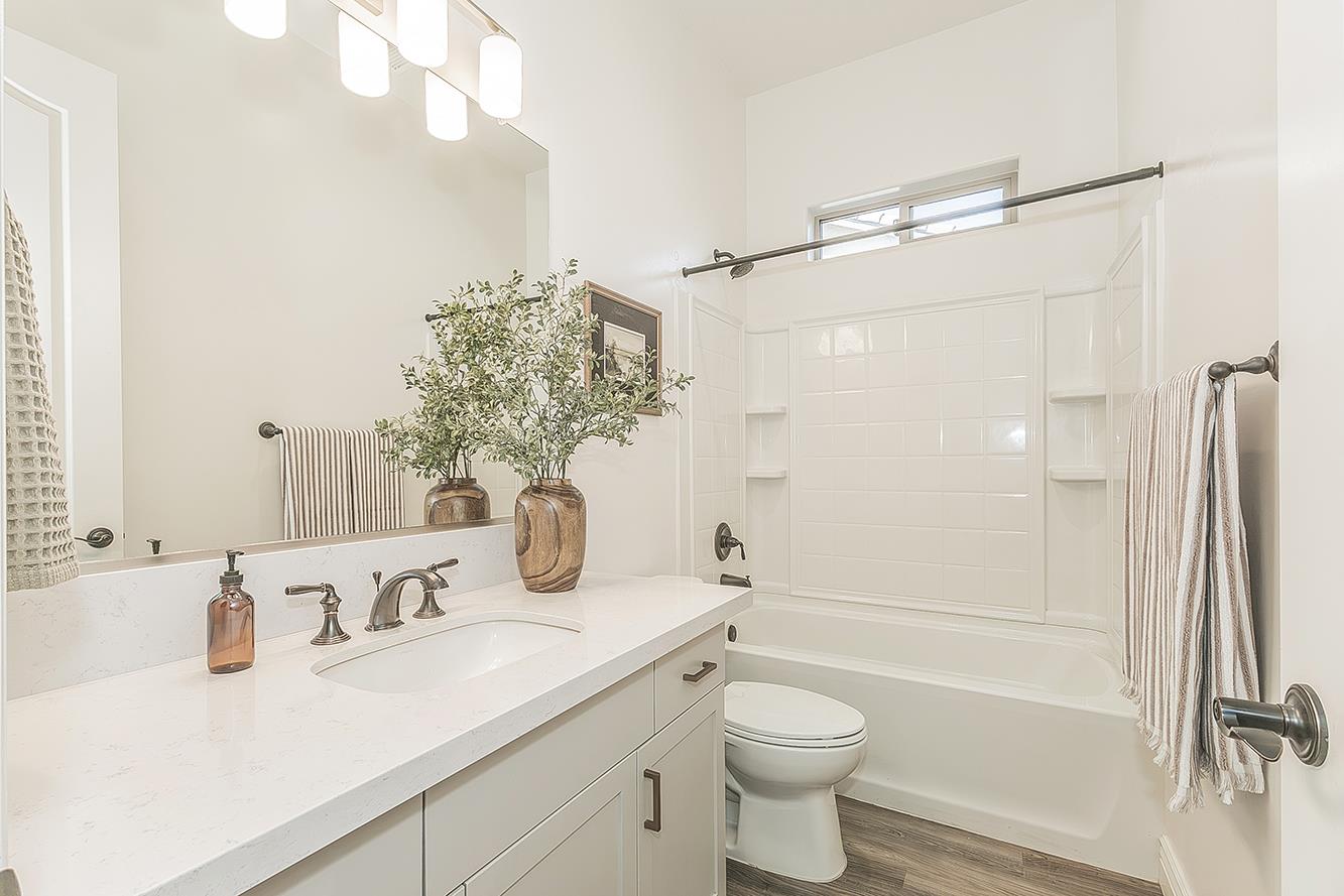 1940 Solig Ave, Kingsburg, CA 93631