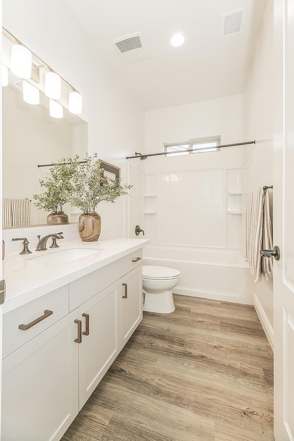 1940 Solig Ave, Kingsburg, CA 93631