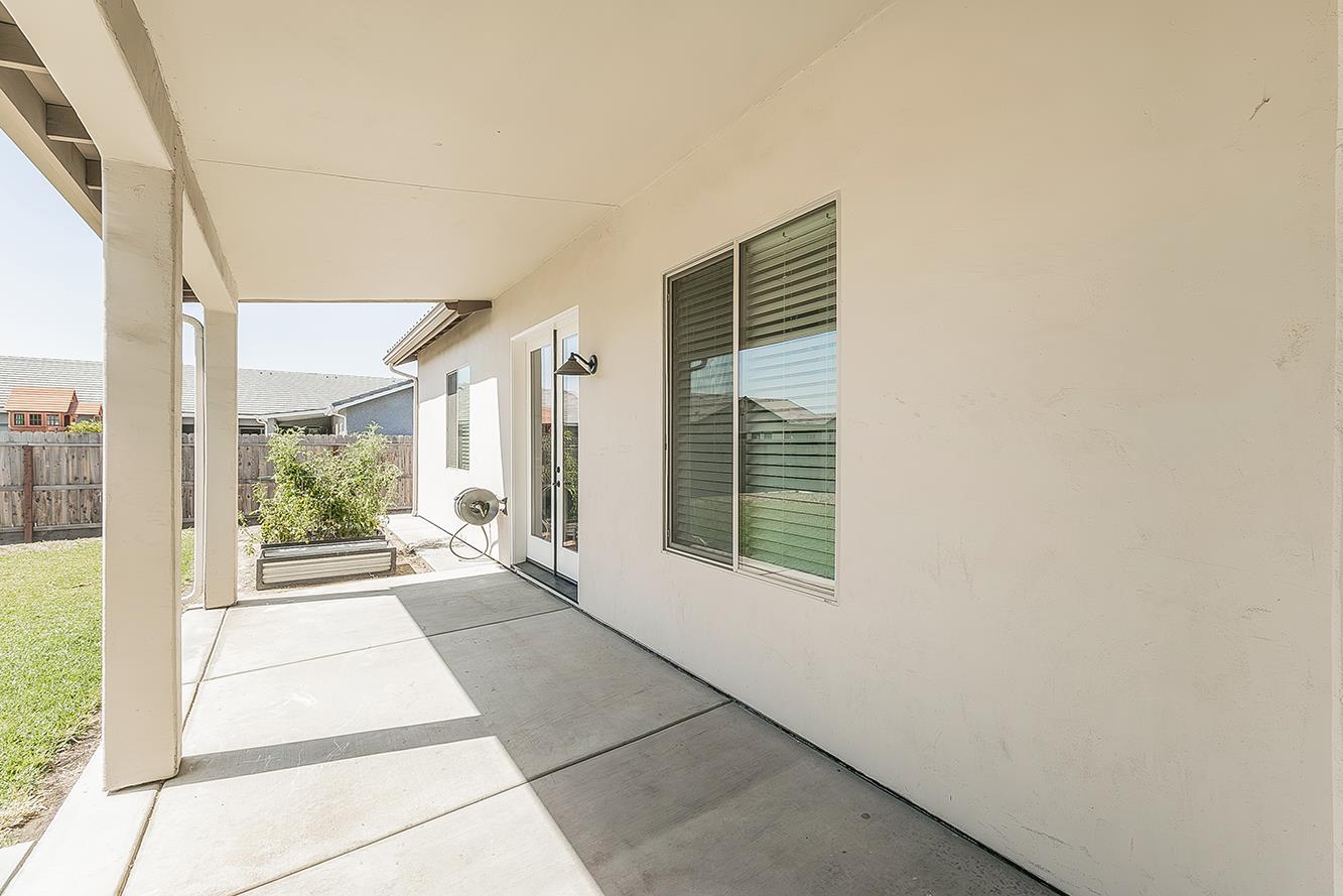 1940 Solig Ave, Kingsburg, CA 93631