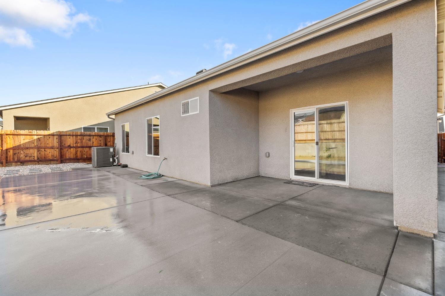 1237 E Orange St, Avenal, CA 93204