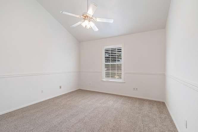 175 N Burgan Ave, Clovis, CA 93611