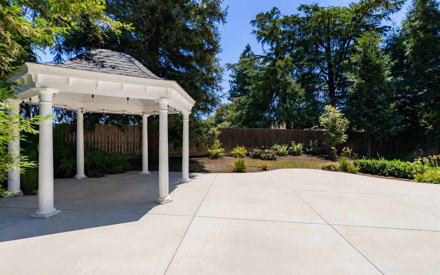 175 N Burgan Ave, Clovis, CA 93611