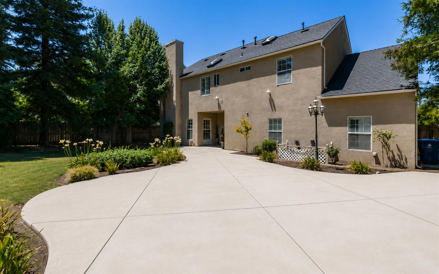 175 N Burgan Ave, Clovis, CA 93611