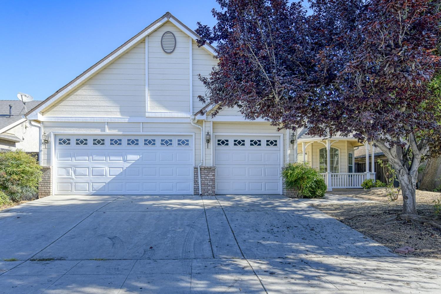 4692 W Celeste Ave, Fresno, CA 93722