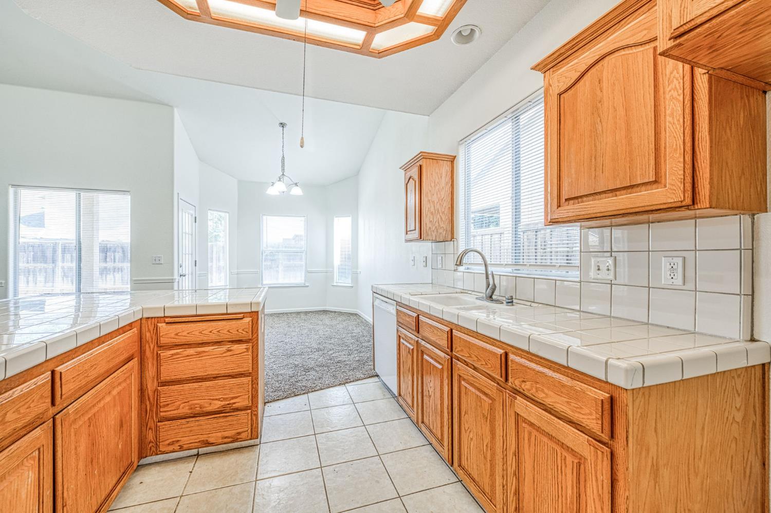 4692 W Celeste Ave, Fresno, CA 93722