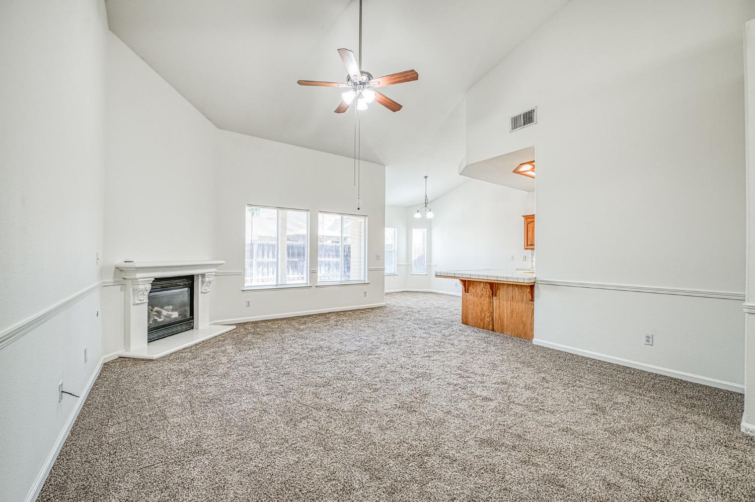 4692 W Celeste Ave, Fresno, CA 93722