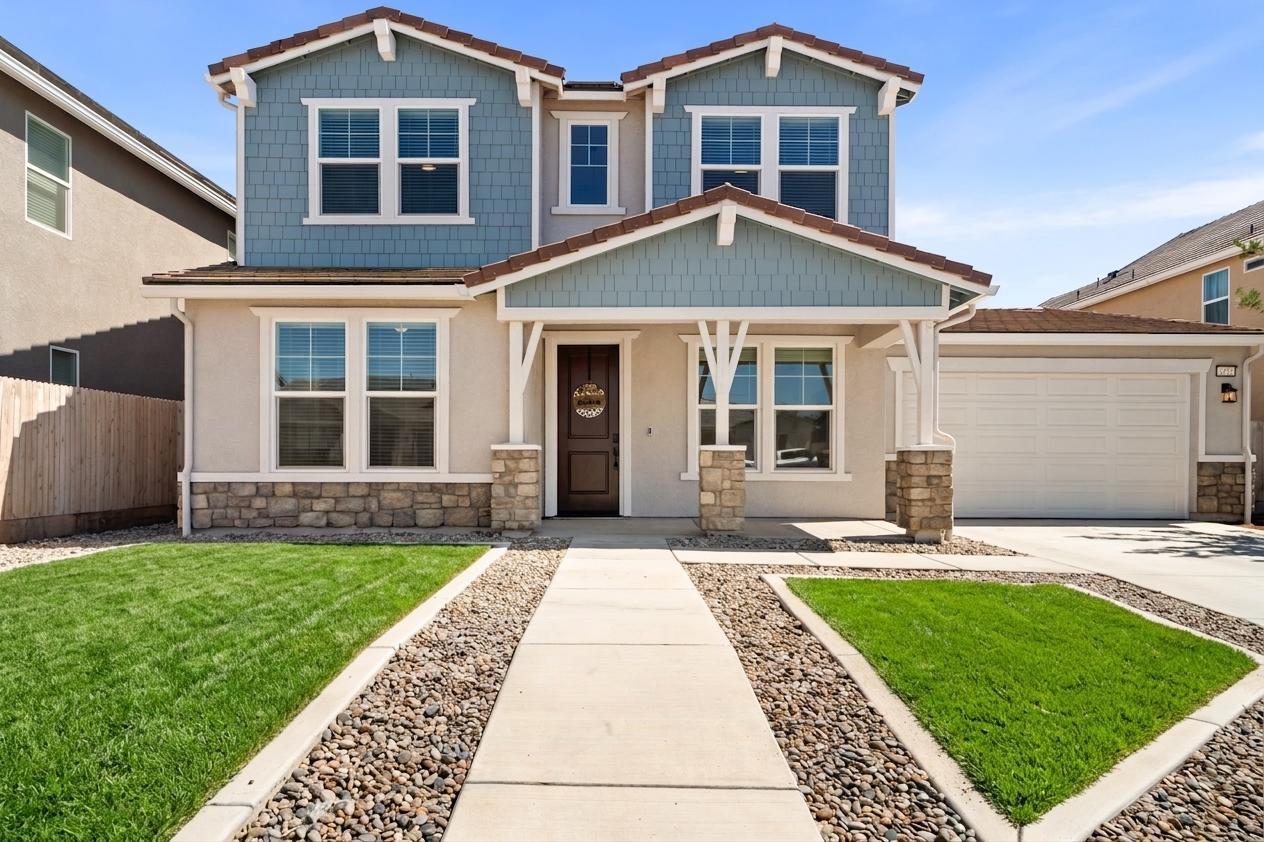 2673 Vineyard St, Hanford, CA 93230