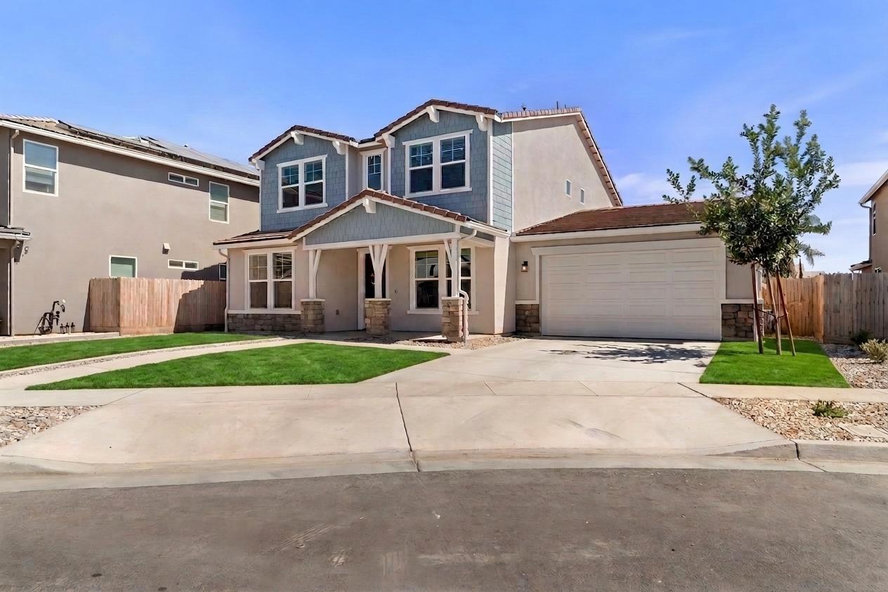 2673 Vineyard St, Hanford, CA 93230