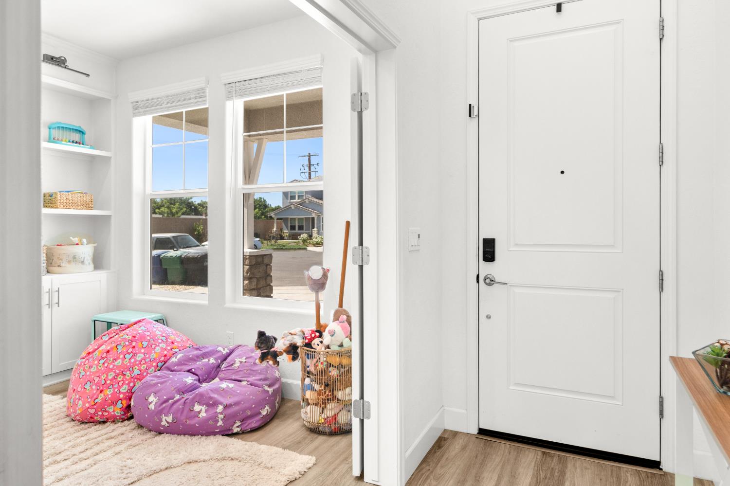 2673 Vineyard St, Hanford, CA 93230