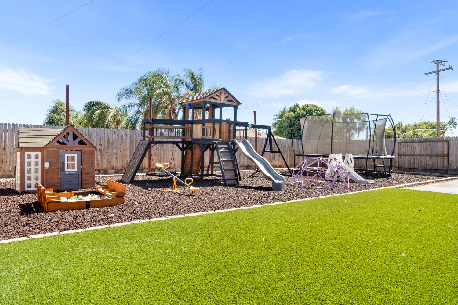 2673 Vineyard St, Hanford, CA 93230