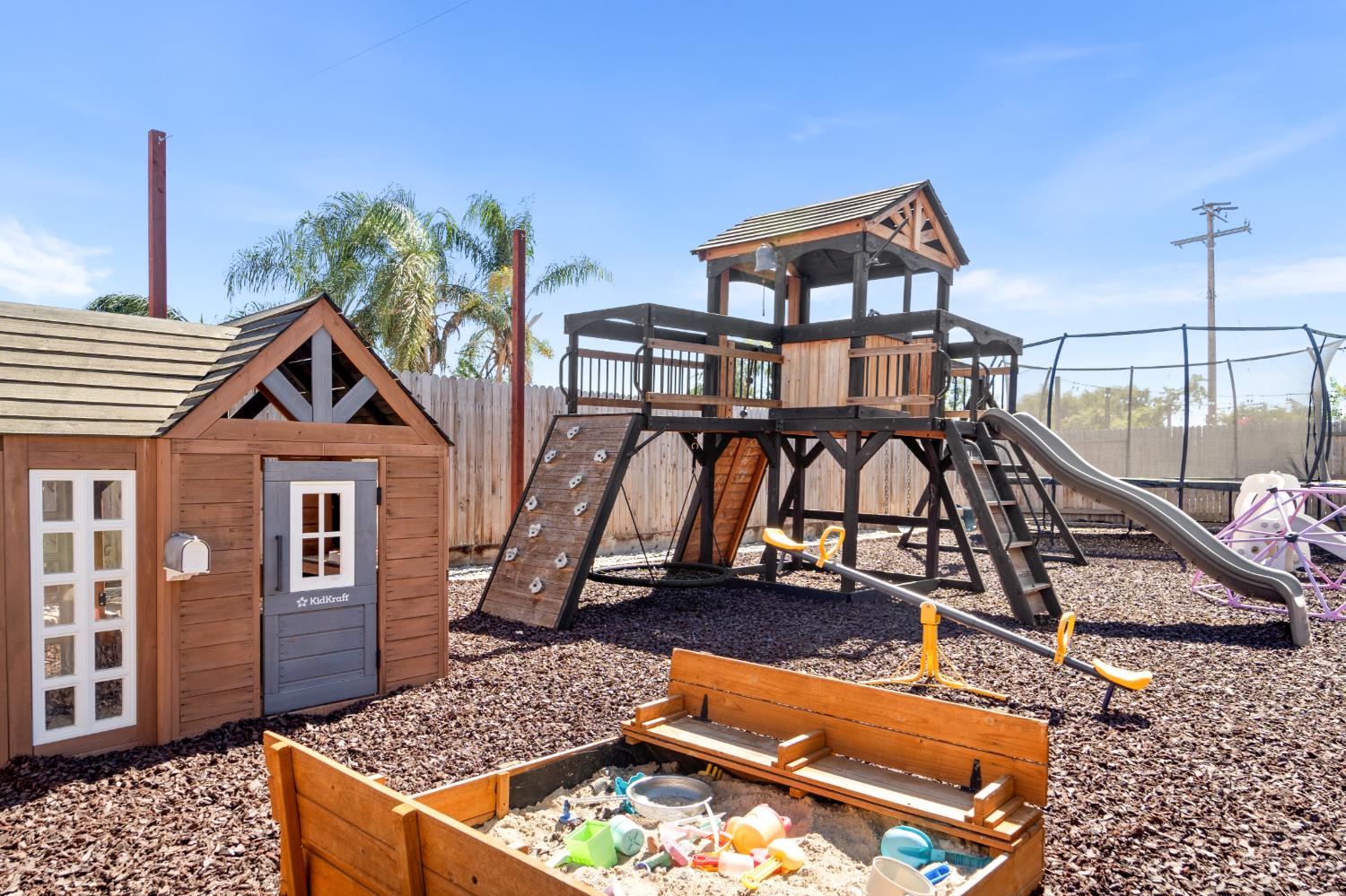 2673 Vineyard St, Hanford, CA 93230