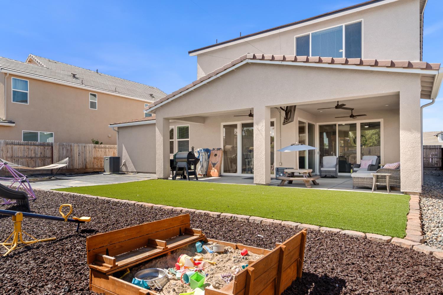 2673 Vineyard St, Hanford, CA 93230