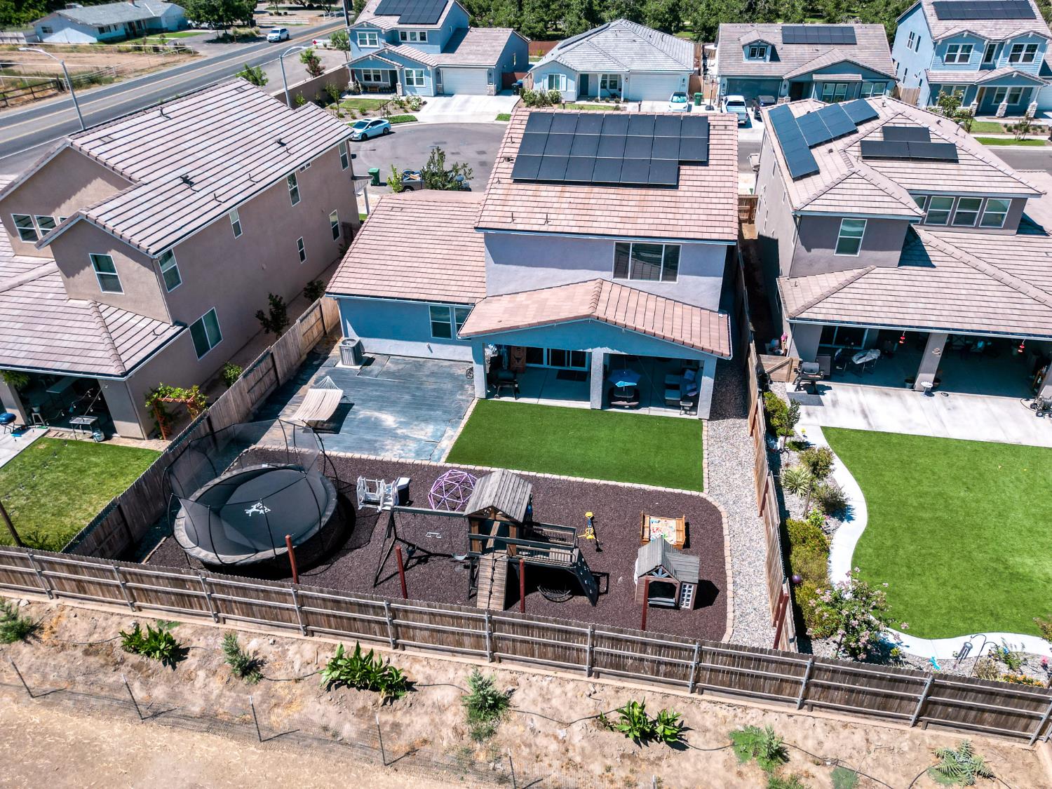 2673 Vineyard St, Hanford, CA 93230