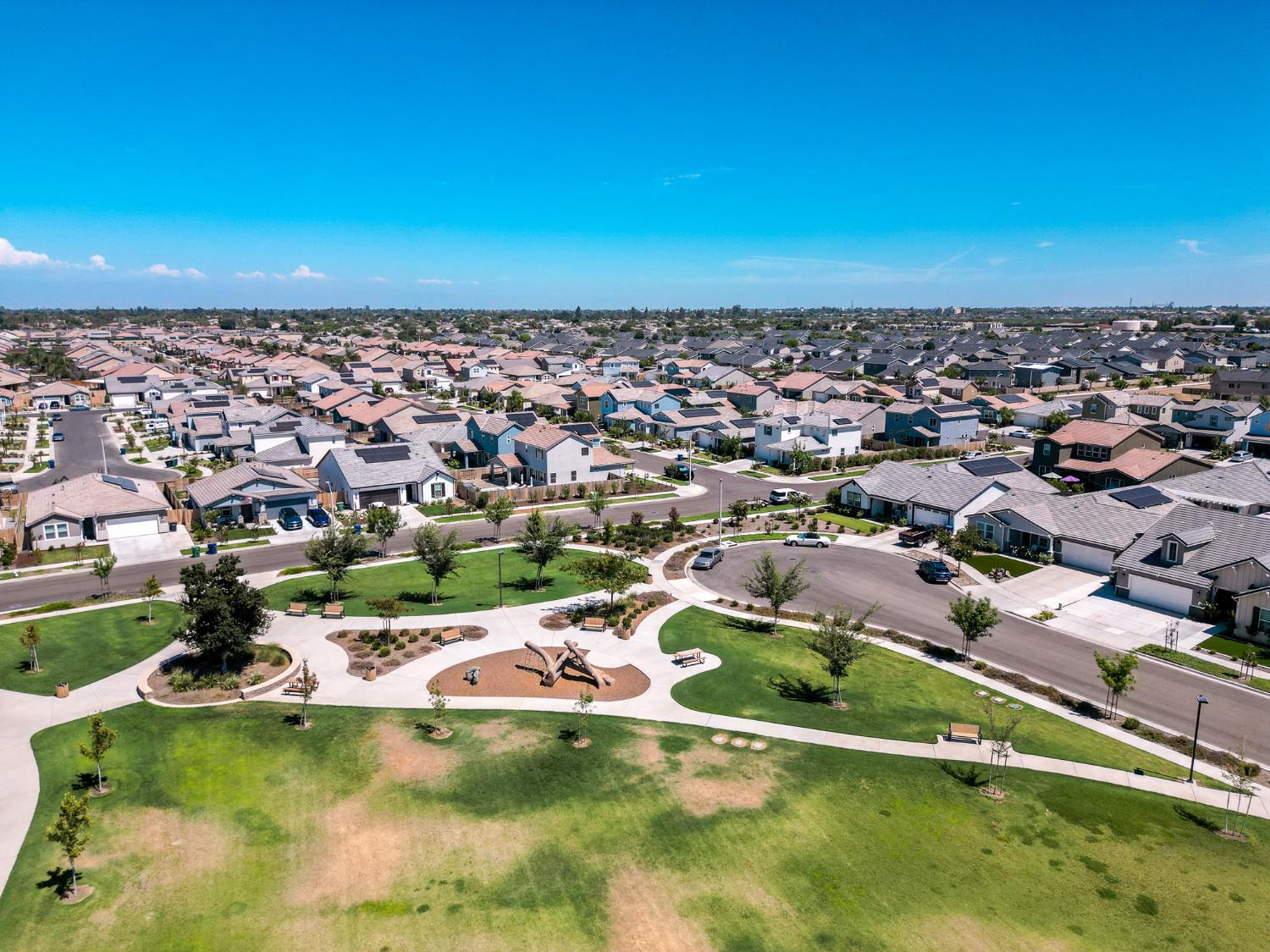 2673 Vineyard St, Hanford, CA 93230