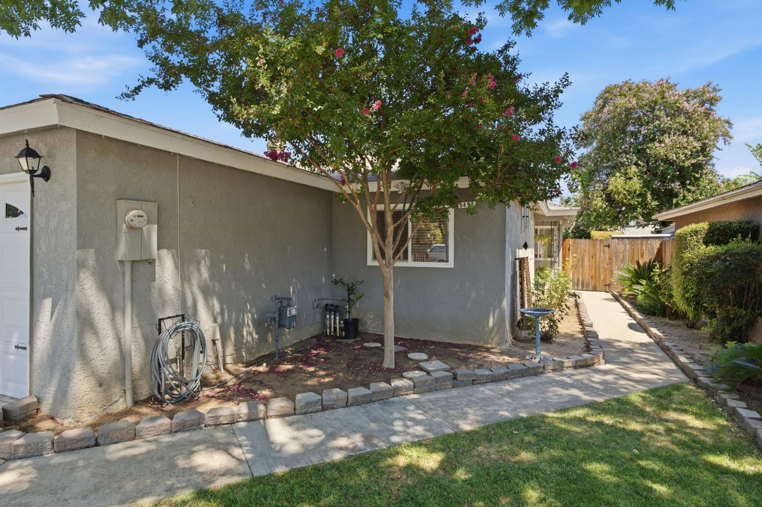 5493 E Iowa Ave, Fresno, CA 93727
