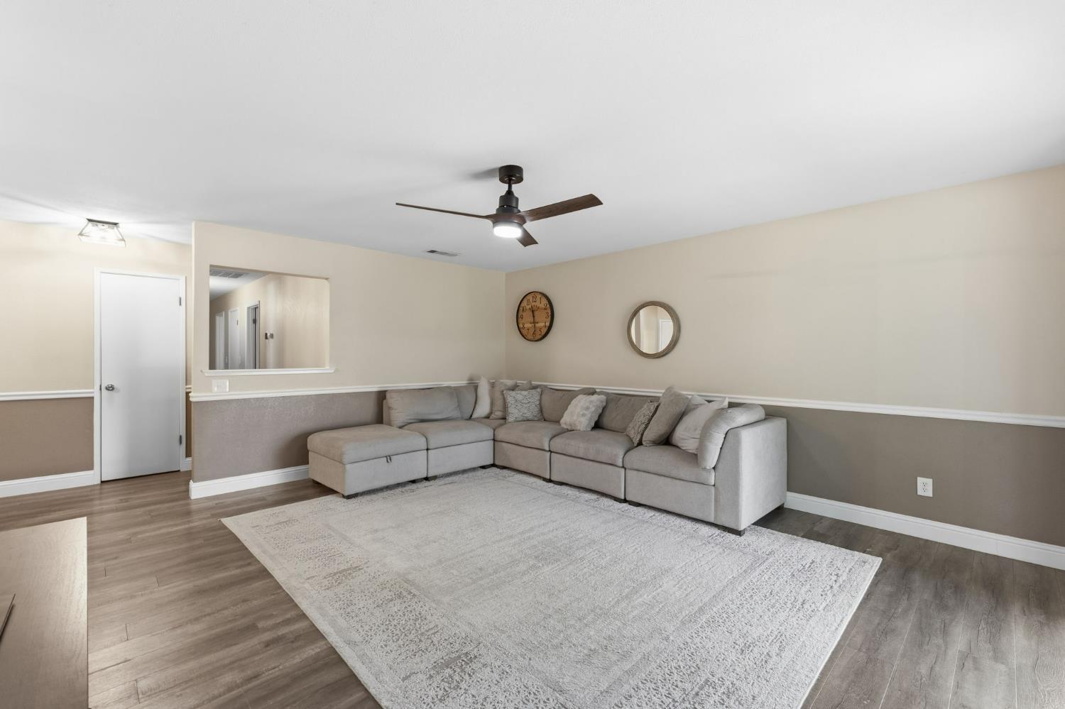 5493 E Iowa Ave, Fresno, CA 93727