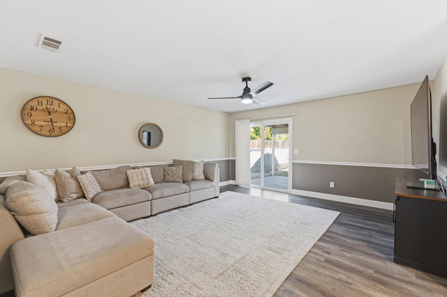 5493 E Iowa Ave, Fresno, CA 93727