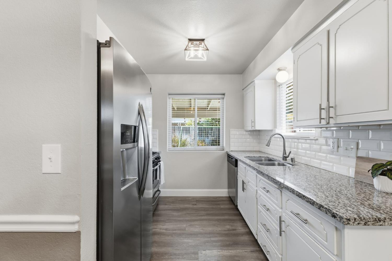 5493 E Iowa Ave, Fresno, CA 93727