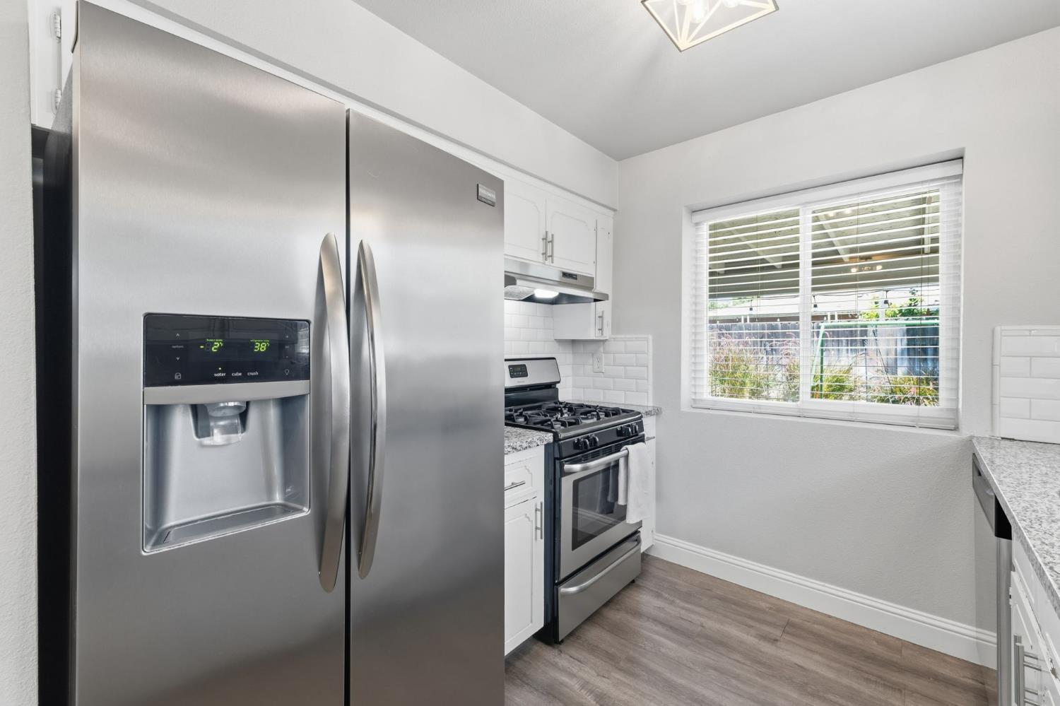 5493 E Iowa Ave, Fresno, CA 93727