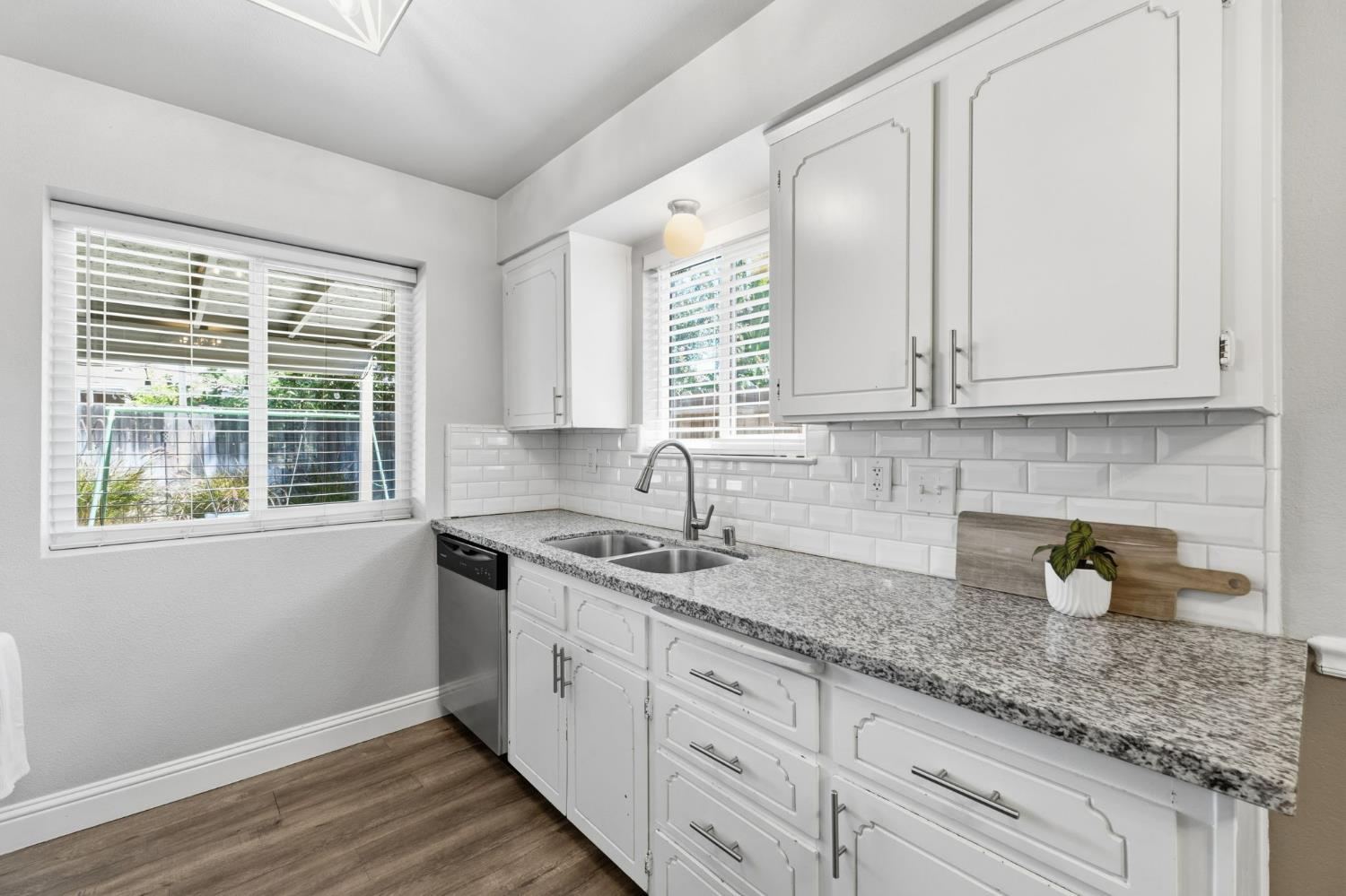5493 E Iowa Ave, Fresno, CA 93727