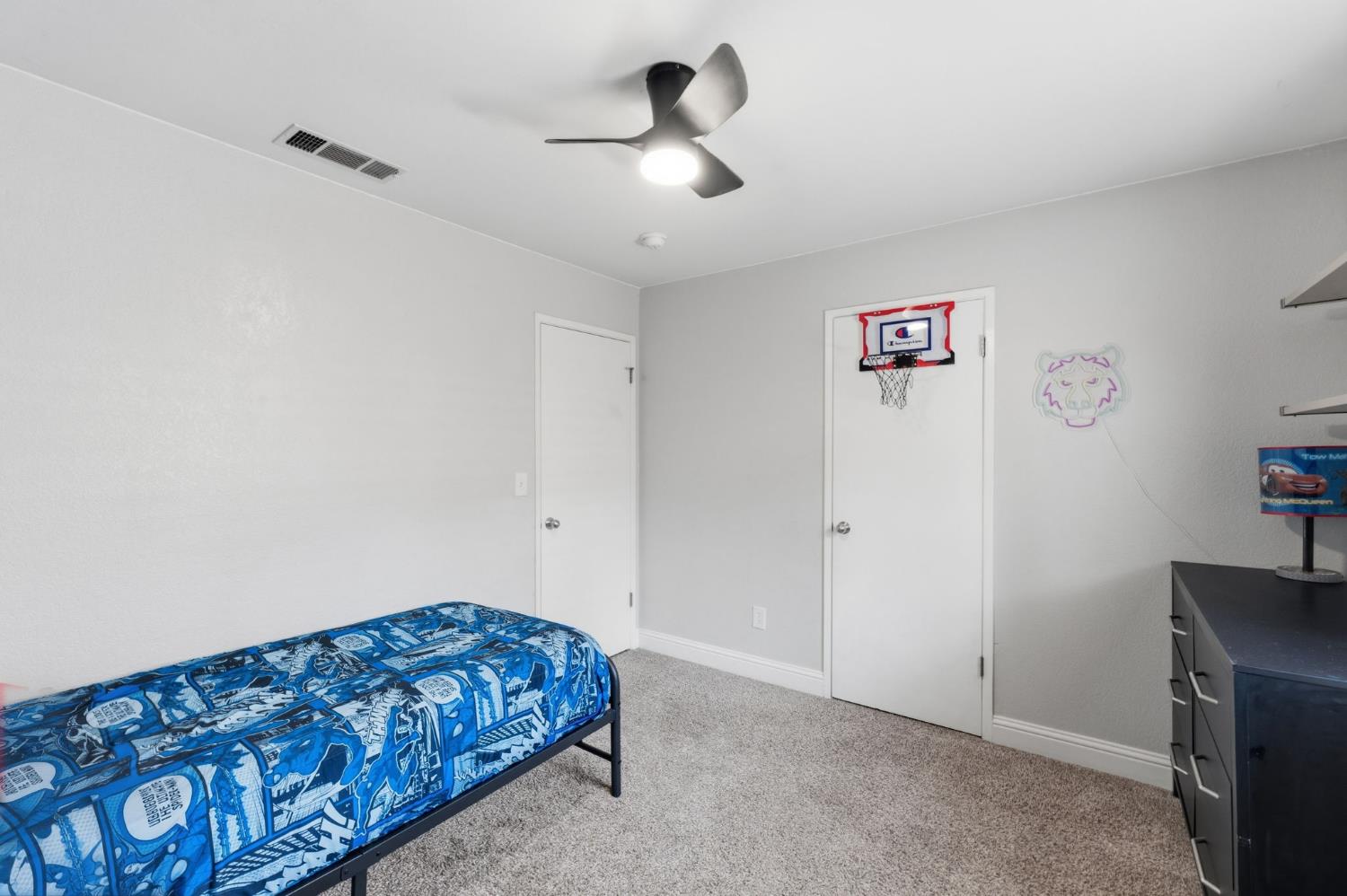 5493 E Iowa Ave, Fresno, CA 93727