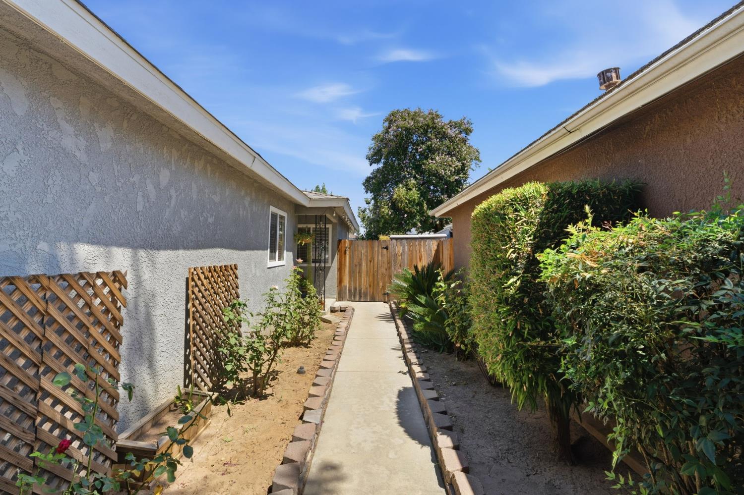 5493 E Iowa Ave, Fresno, CA 93727