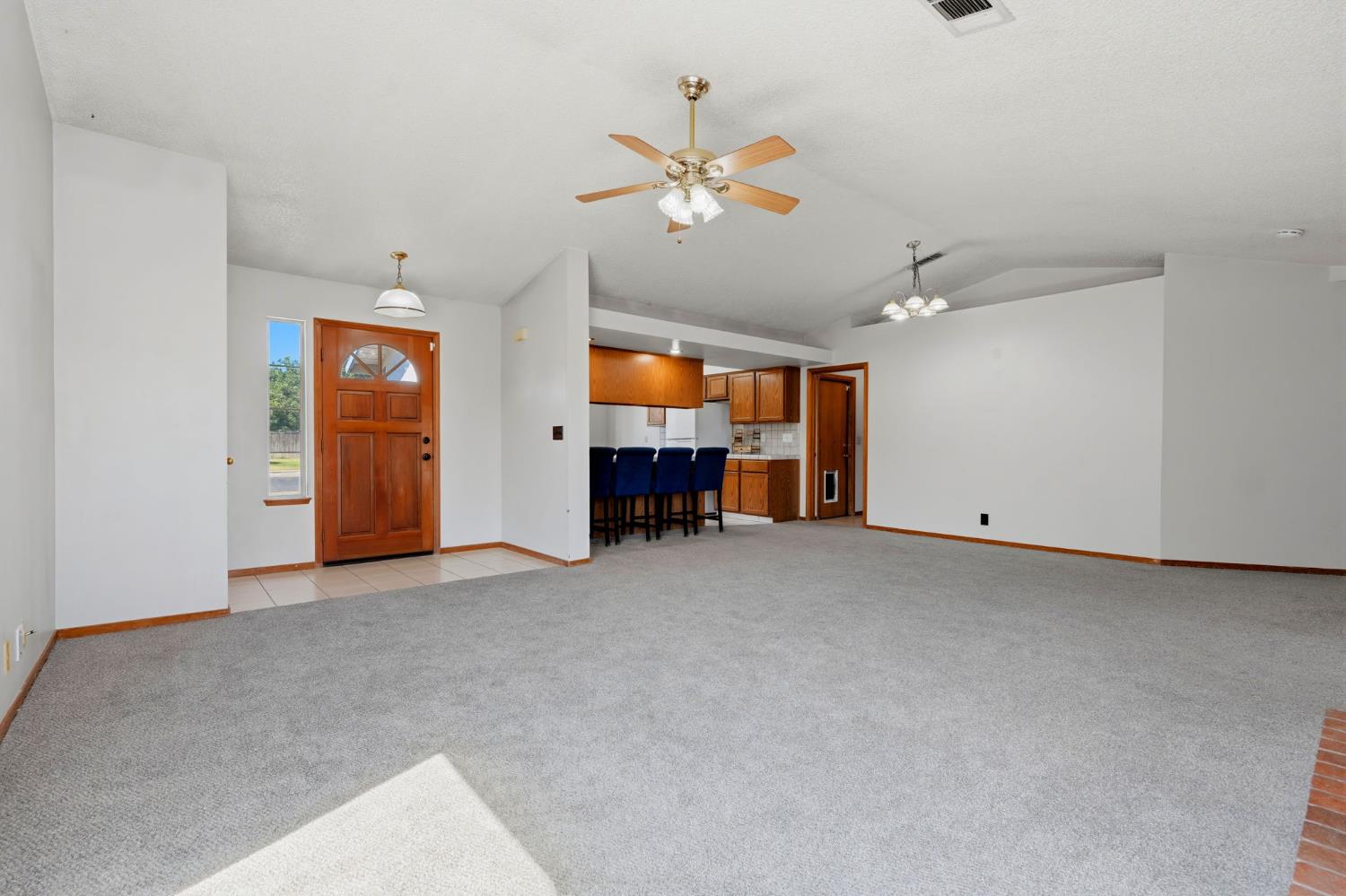 927 Elderwood Ln, Lemoore, CA 93245