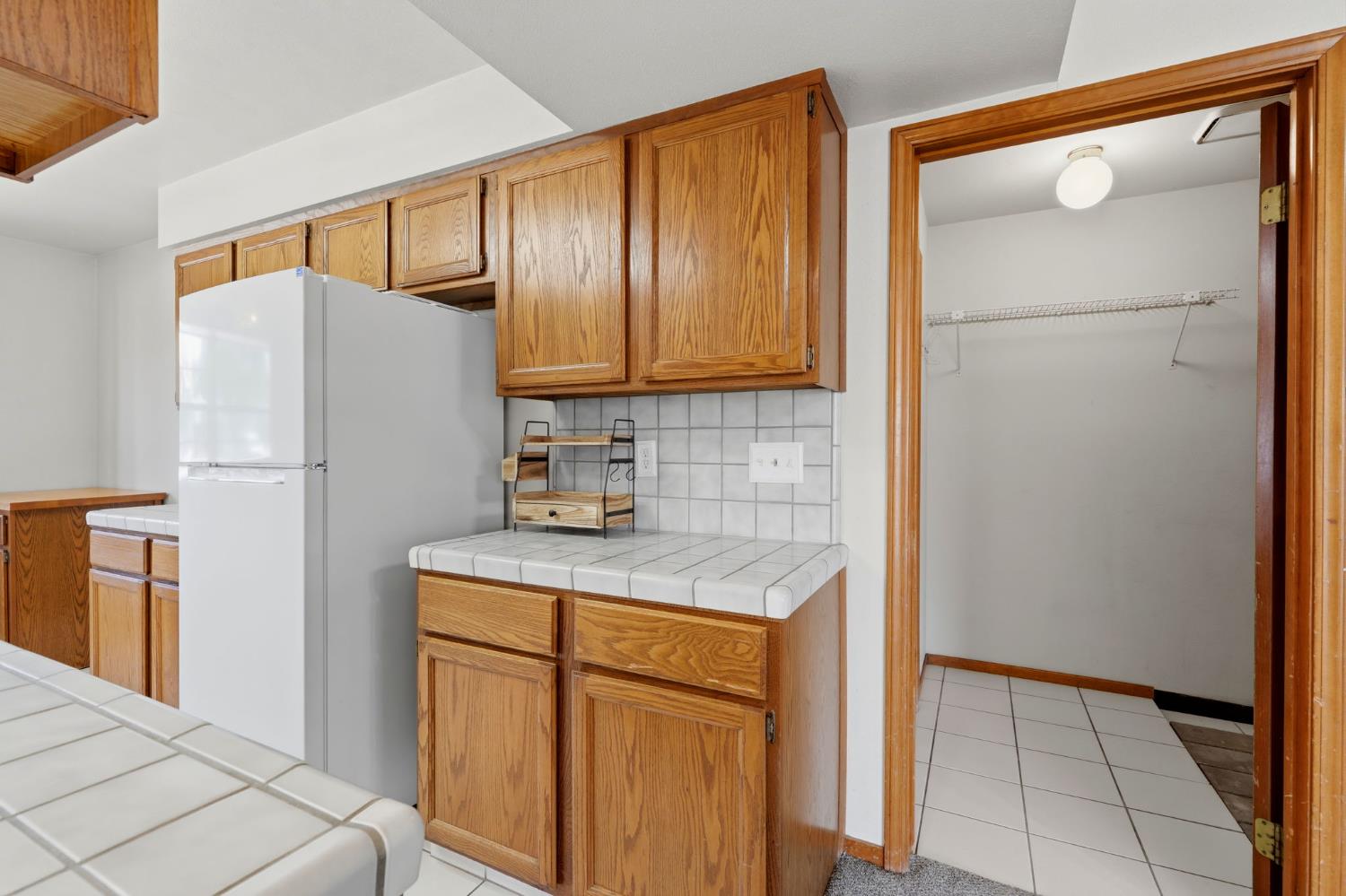 927 Elderwood Ln, Lemoore, CA 93245