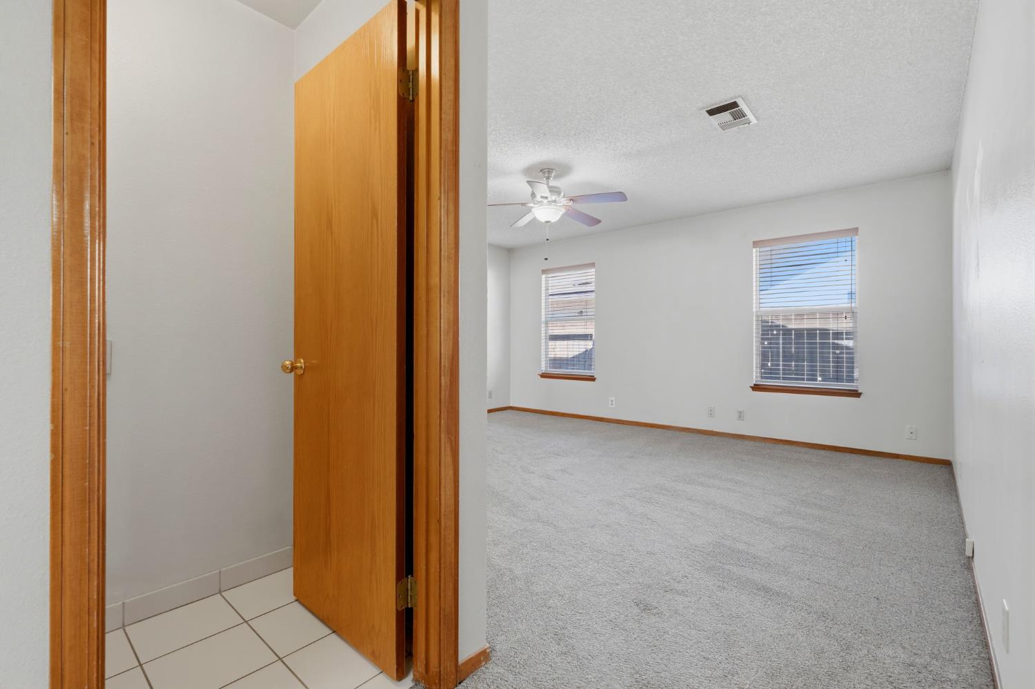 927 Elderwood Ln, Lemoore, CA 93245