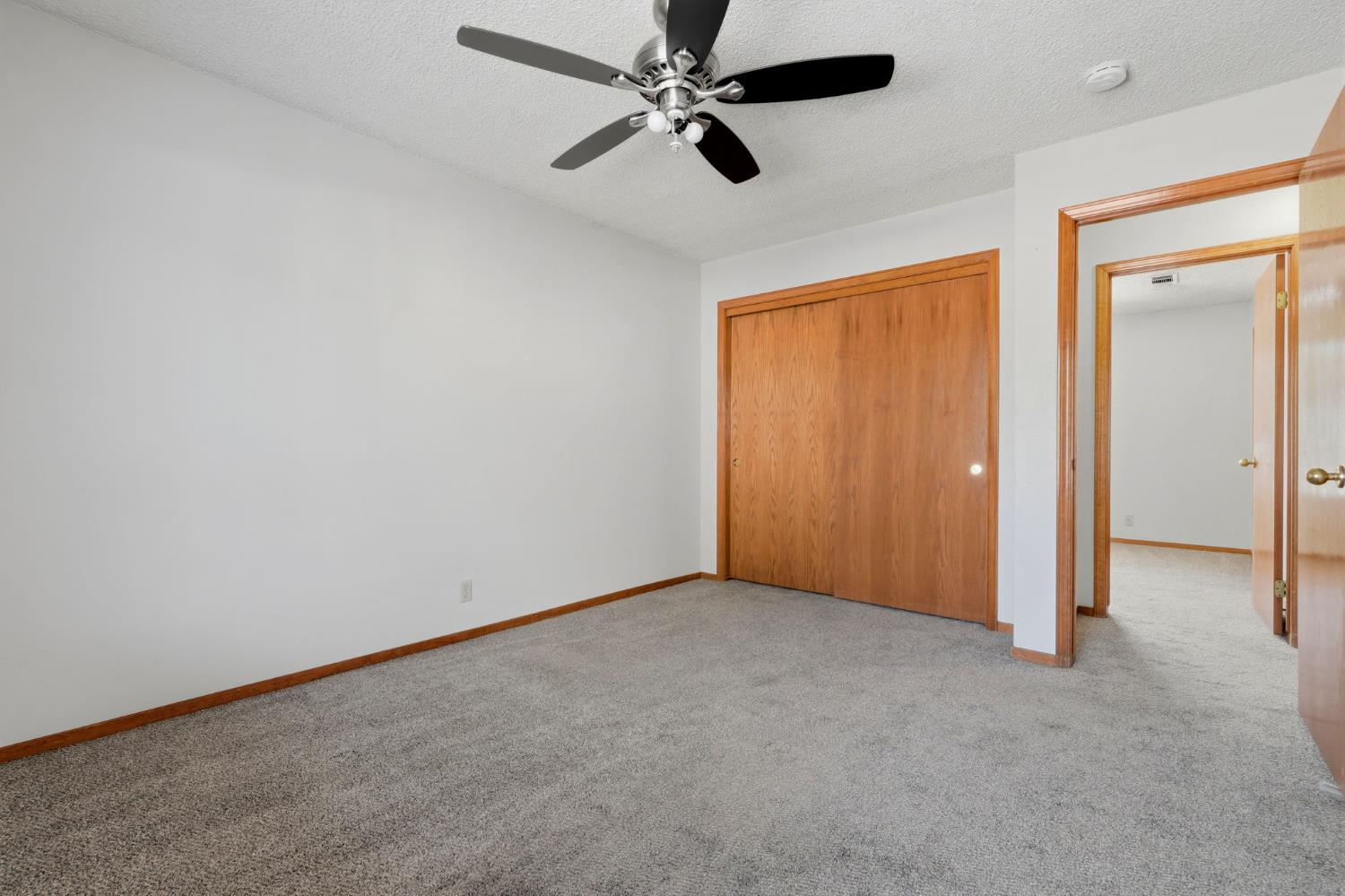 927 Elderwood Ln, Lemoore, CA 93245