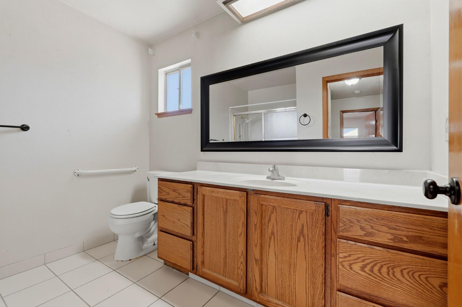 927 Elderwood Ln, Lemoore, CA 93245