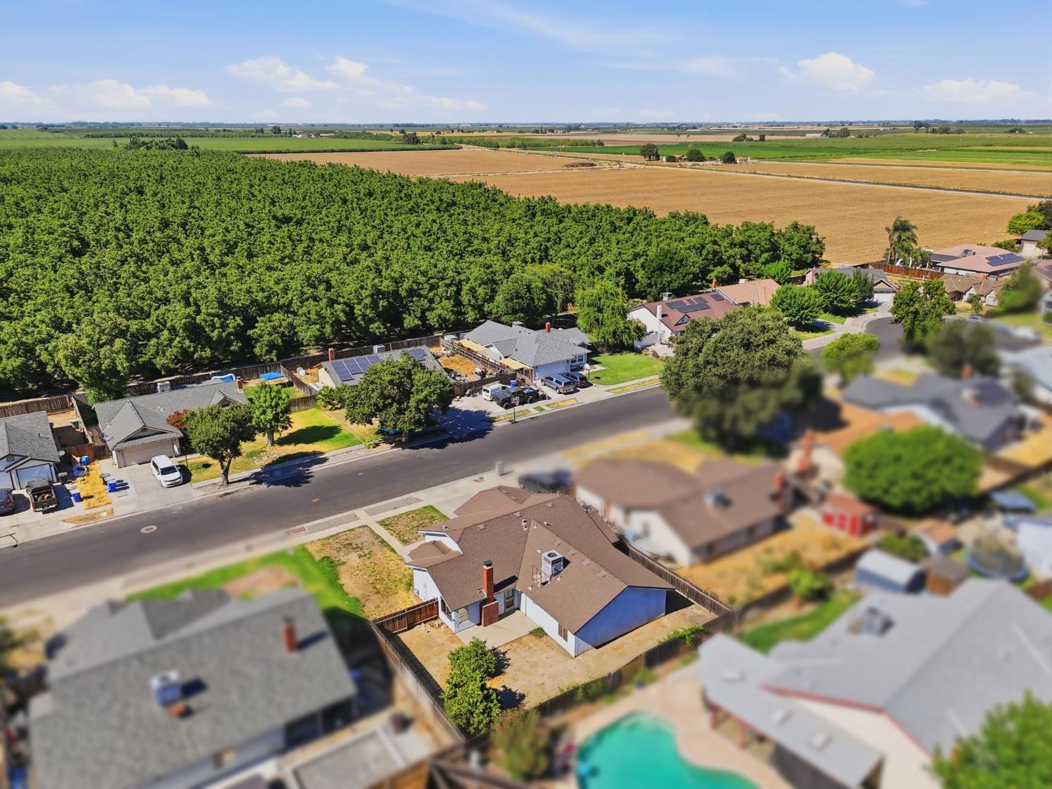 927 Elderwood Ln, Lemoore, CA 93245
