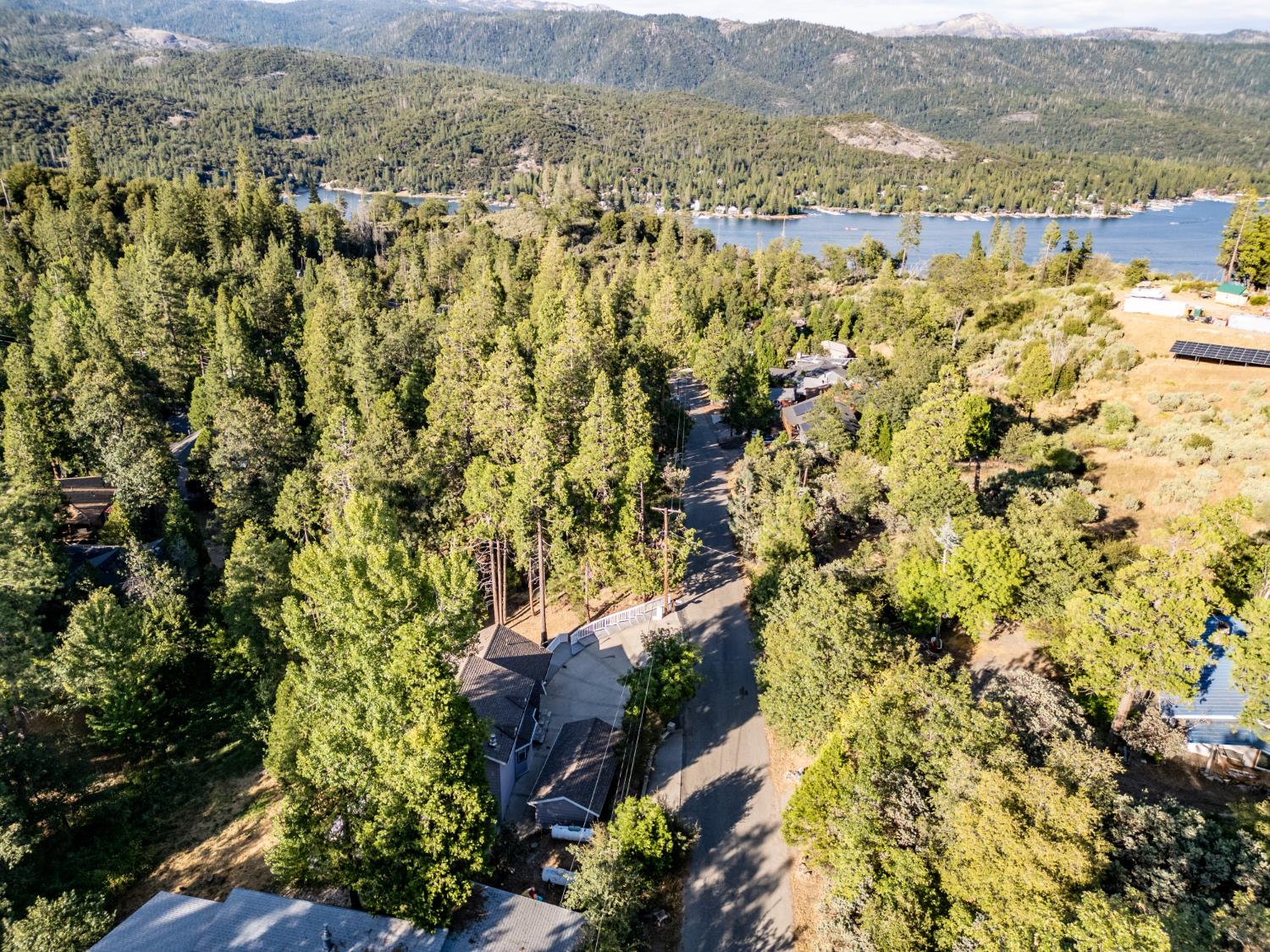 39314 Manzanita Dr, Oakhurst, CA 93644
