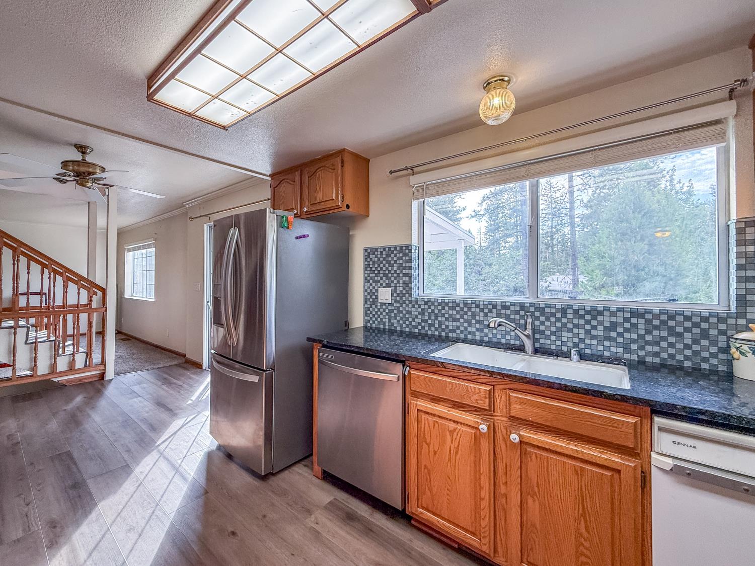 39314 Manzanita Dr, Oakhurst, CA 93644