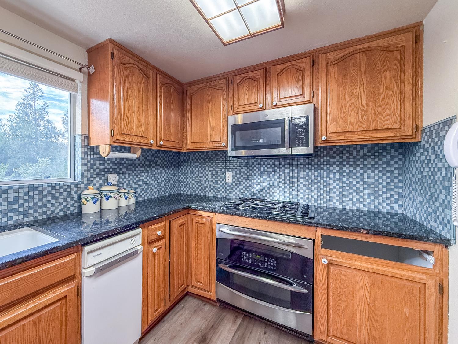 39314 Manzanita Dr, Oakhurst, CA 93644