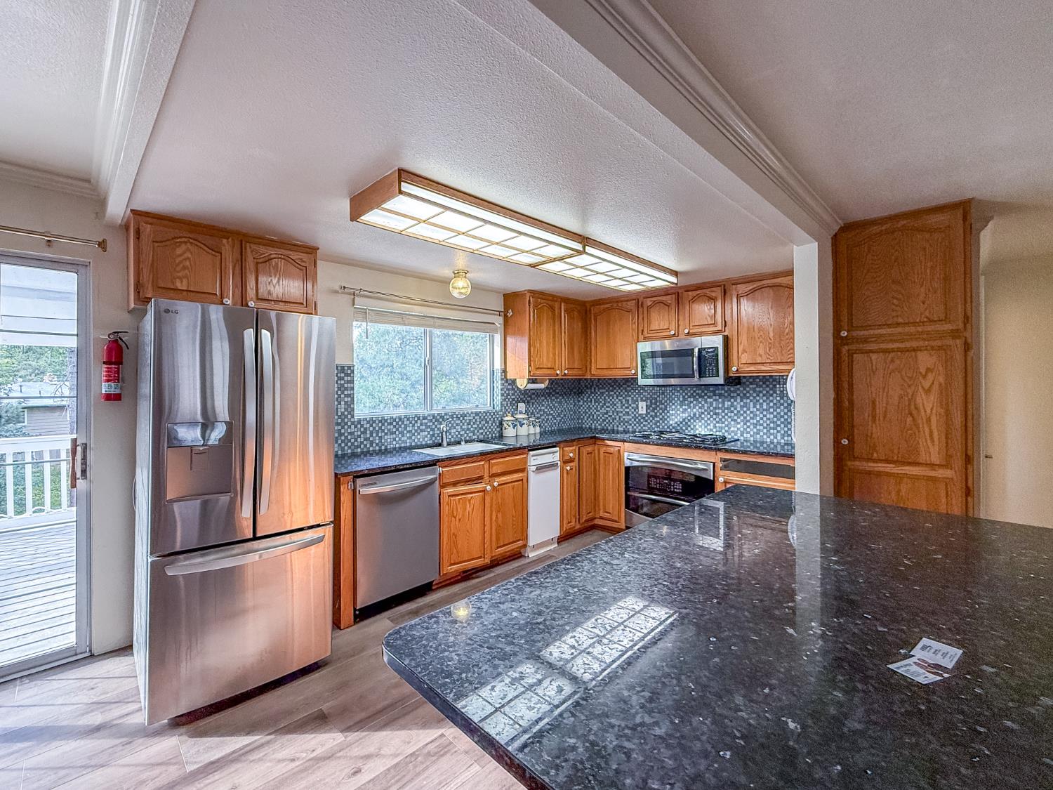 39314 Manzanita Dr, Oakhurst, CA 93644