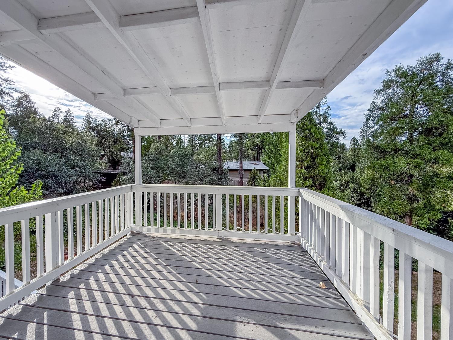 39314 Manzanita Dr, Oakhurst, CA 93644