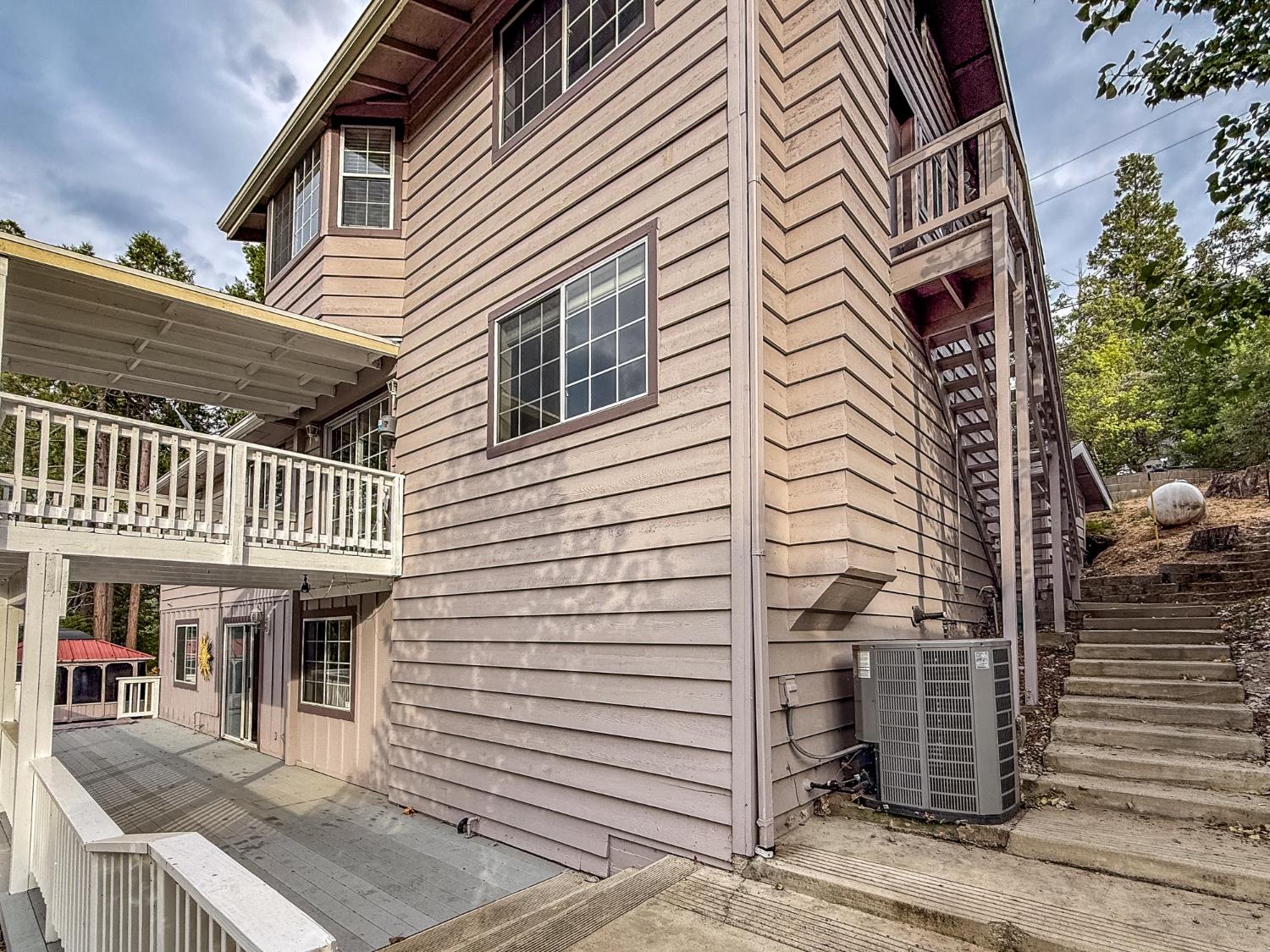 39314 Manzanita Dr, Oakhurst, CA 93644