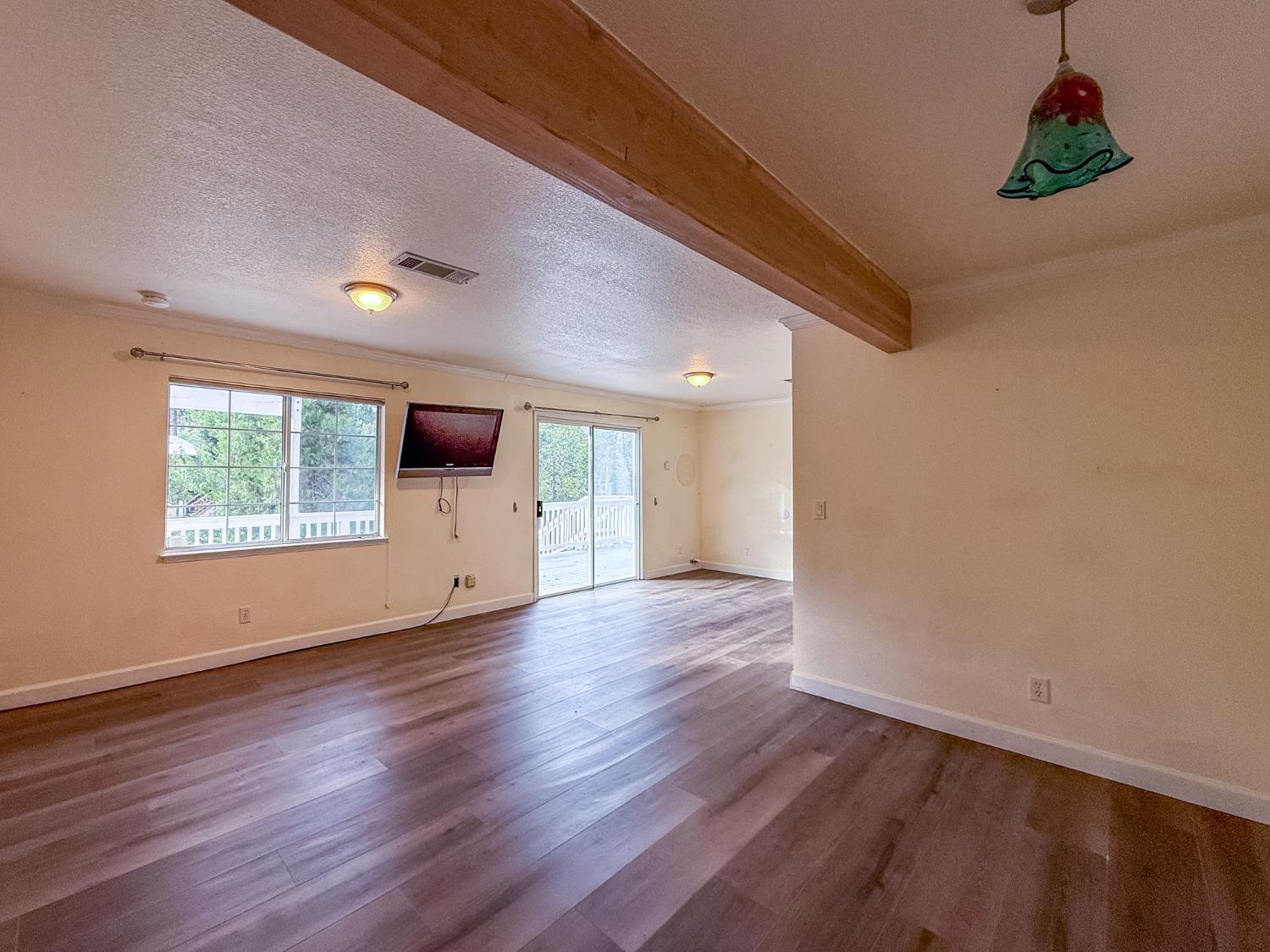 39314 Manzanita Dr, Oakhurst, CA 93644