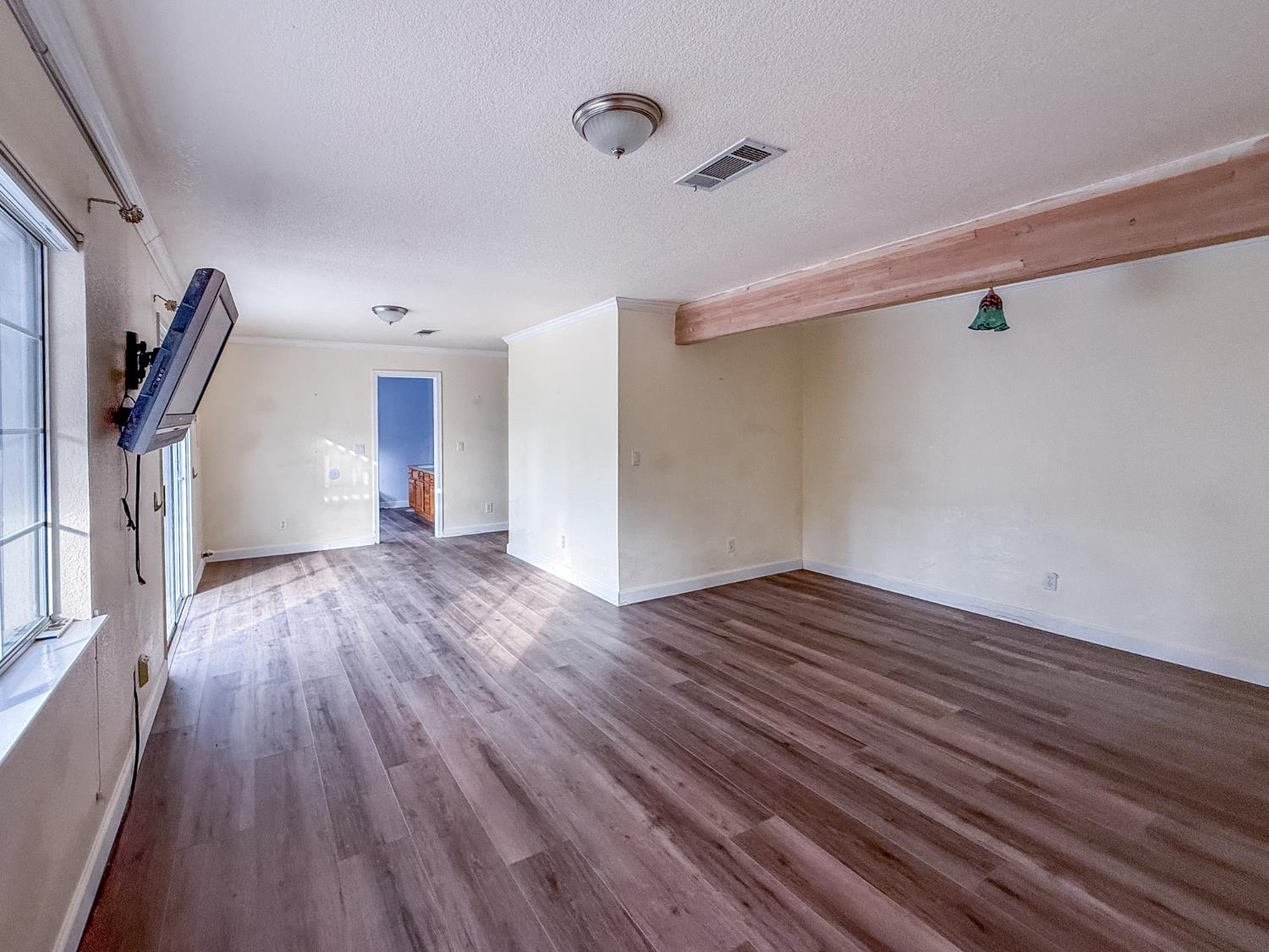 39314 Manzanita Dr, Oakhurst, CA 93644