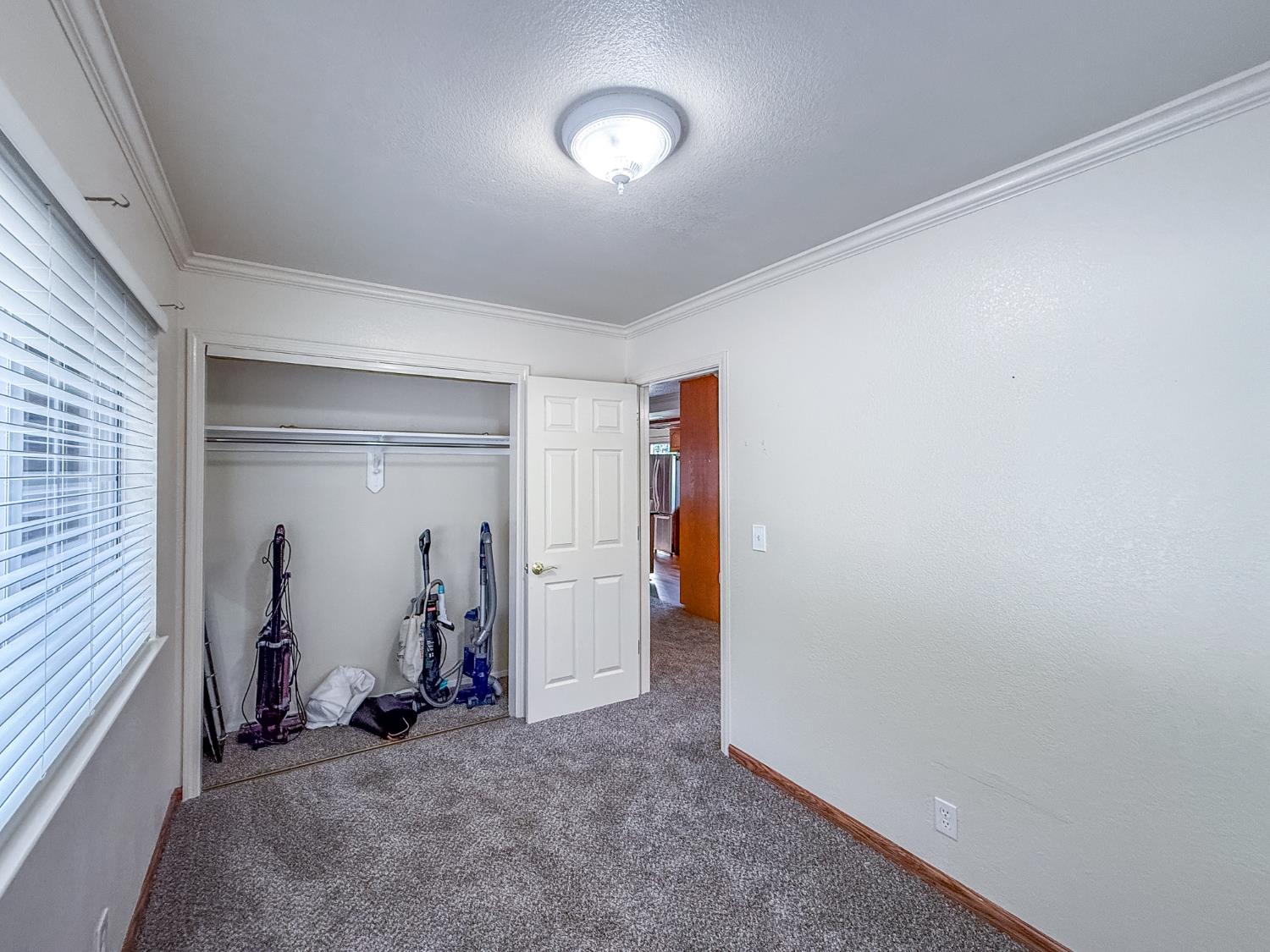 39314 Manzanita Dr, Oakhurst, CA 93644