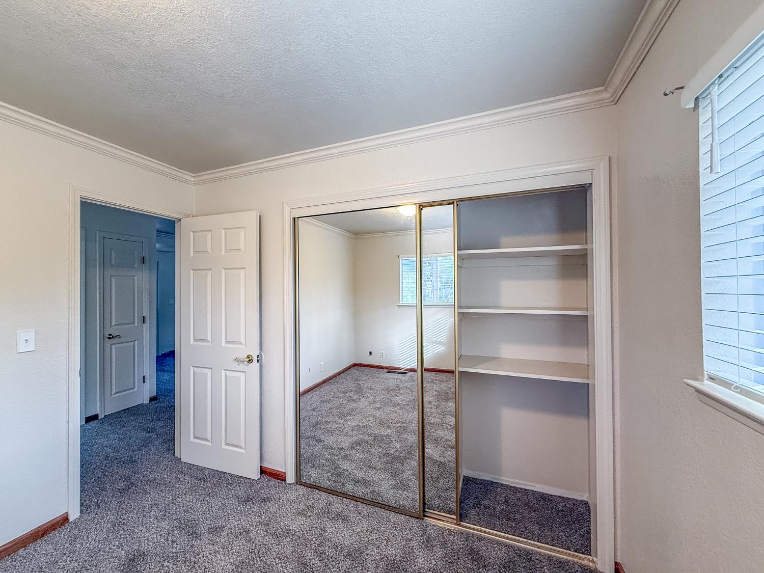 39314 Manzanita Dr, Oakhurst, CA 93644