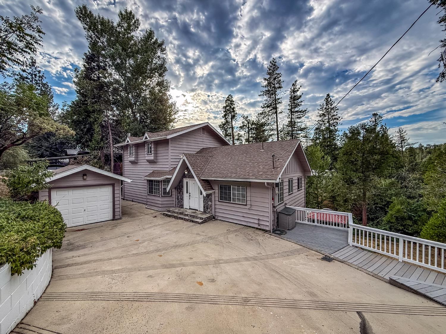 39314 Manzanita Dr, Oakhurst, CA 93644