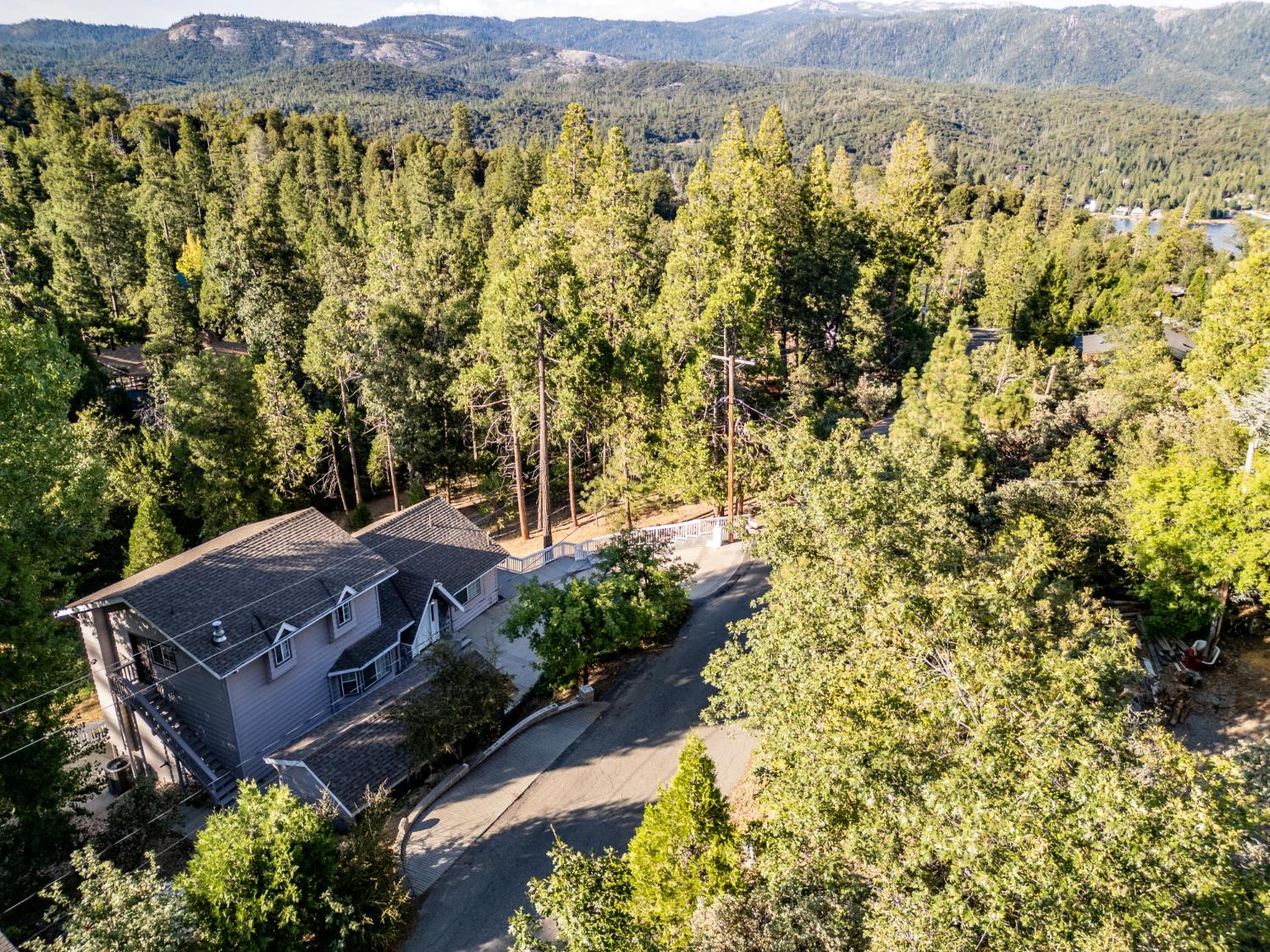 39314 Manzanita Dr, Oakhurst, CA 93644